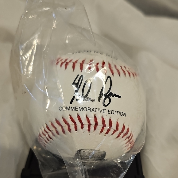 Nolan Ryan - Collectible Baseball - Picture 3 of 5